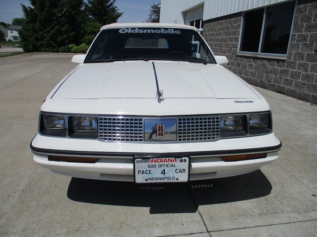 Oldsmobile-Cutlass-Ciera-Indy-500-Festival-Parade-Car-1985-5