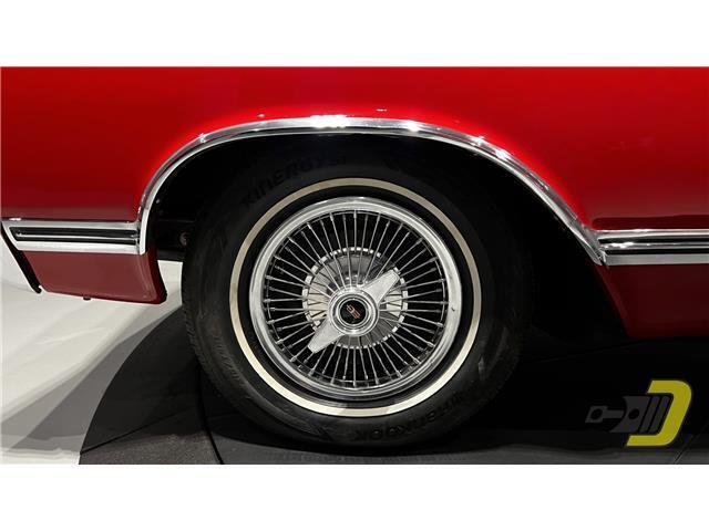 Oldsmobile-Cutlass-Coupe-1965-Red-Black-132080-33