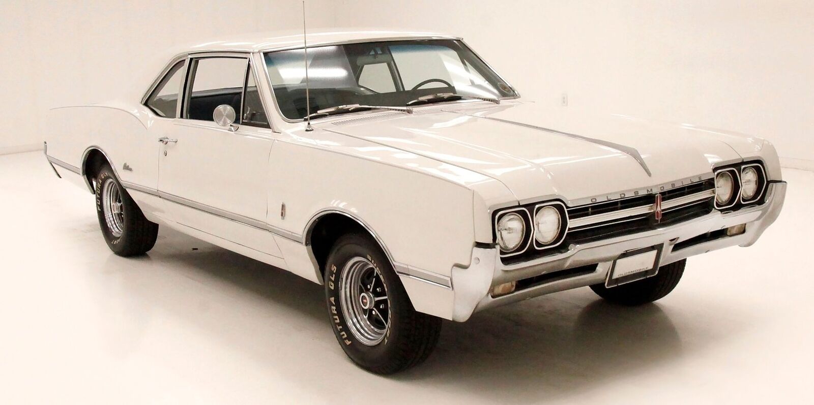 Oldsmobile-Cutlass-Coupe-1966-6