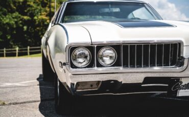 Oldsmobile-Cutlass-Coupe-1969-White-Black-19750-10