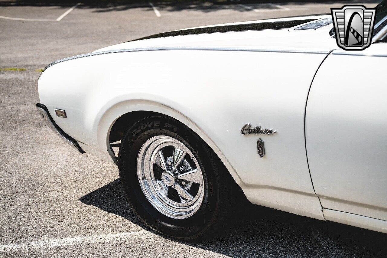 Oldsmobile-Cutlass-Coupe-1969-White-Black-19750-11