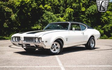 Oldsmobile-Cutlass-Coupe-1969-White-Black-19750-2