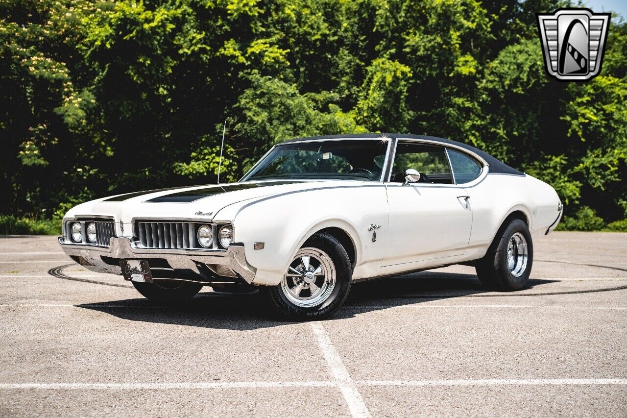 Oldsmobile-Cutlass-Coupe-1969-White-Black-19750-2