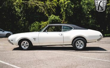 Oldsmobile-Cutlass-Coupe-1969-White-Black-19750-3