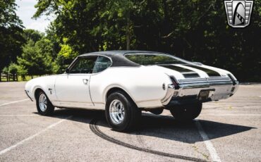 Oldsmobile-Cutlass-Coupe-1969-White-Black-19750-4