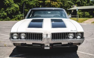 Oldsmobile-Cutlass-Coupe-1969-White-Black-19750-8