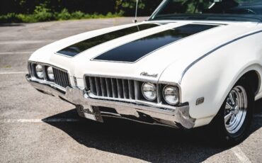 Oldsmobile-Cutlass-Coupe-1969-White-Black-19750-9