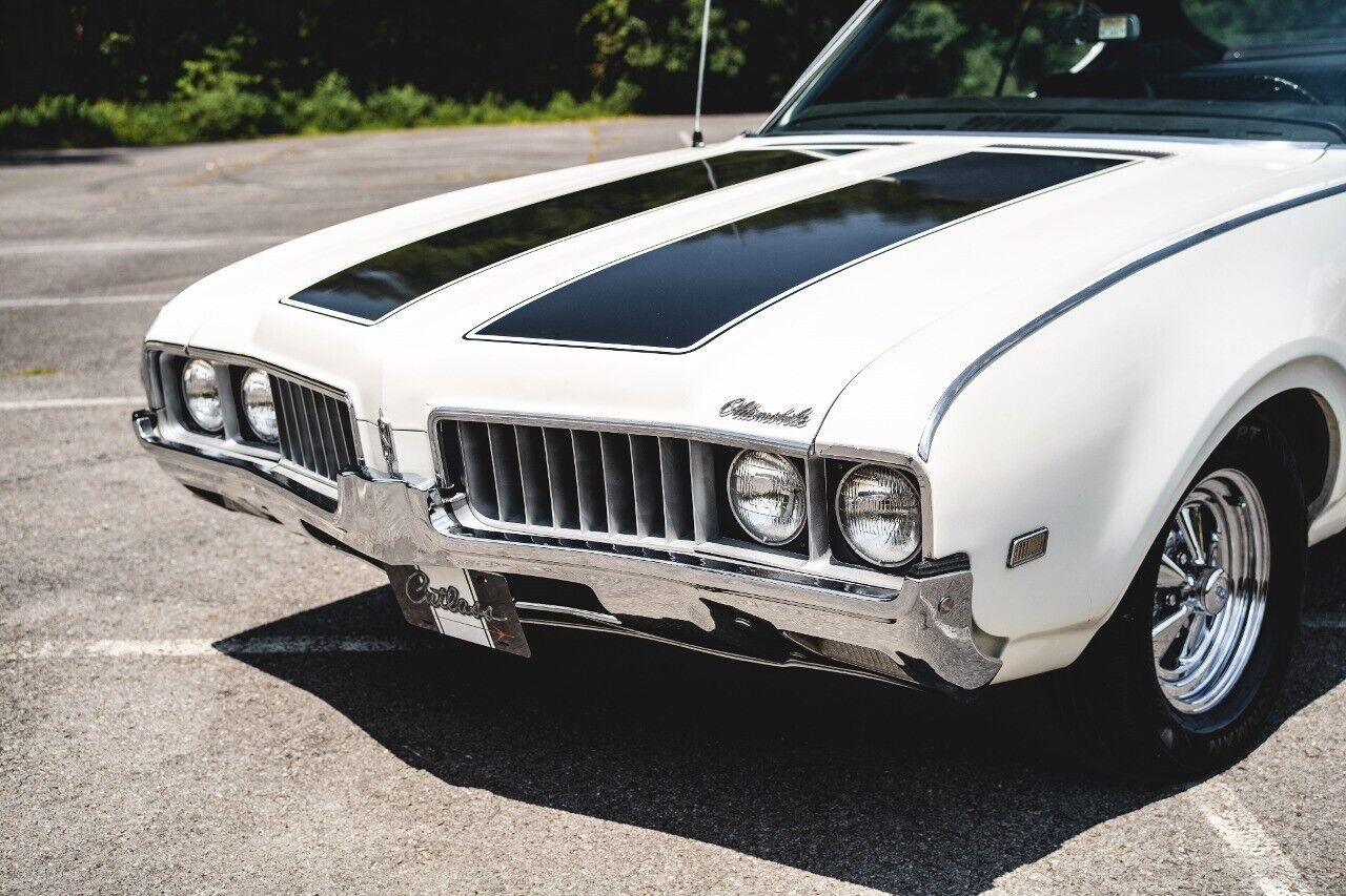 Oldsmobile-Cutlass-Coupe-1969-White-Black-19750-9