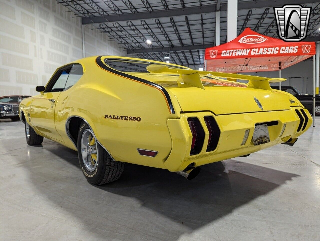 Oldsmobile-Cutlass-Coupe-1970-Yellow-Black-126325-4