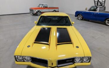 Oldsmobile-Cutlass-Coupe-1970-Yellow-Black-126325-9