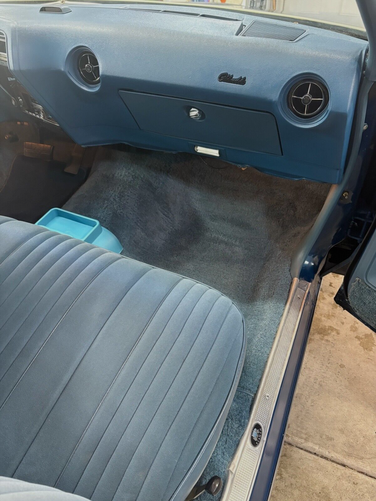 Oldsmobile-Cutlass-Coupe-1976-Blue-Blue-140890-16