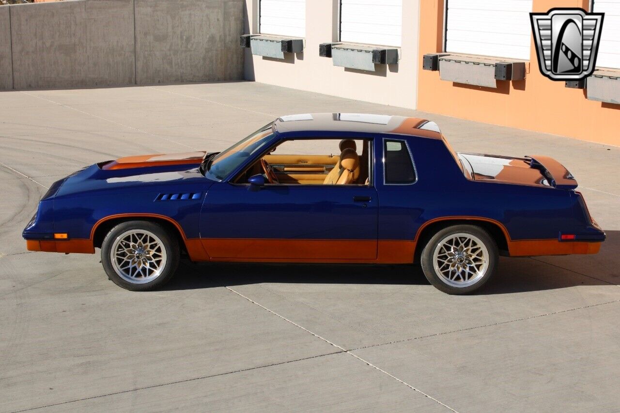 Oldsmobile-Cutlass-Coupe-1981-11