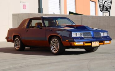 Oldsmobile-Cutlass-Coupe-1981-8