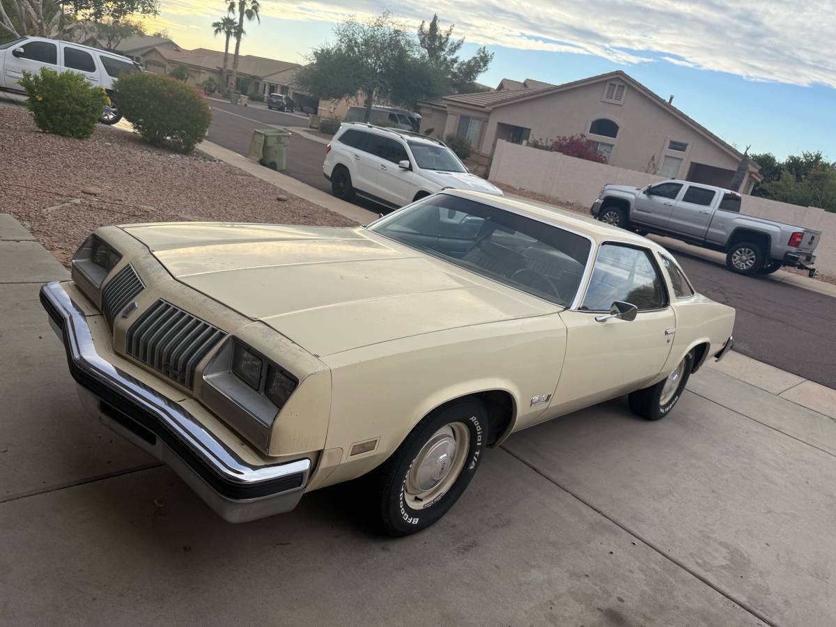 Oldsmobile-Cutlass-s-1976-160932-2