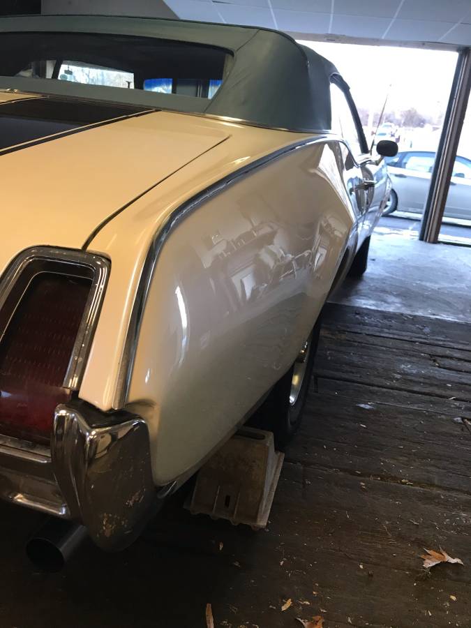 Oldsmobile-Cutlass-supreme-1969-white-70811-5