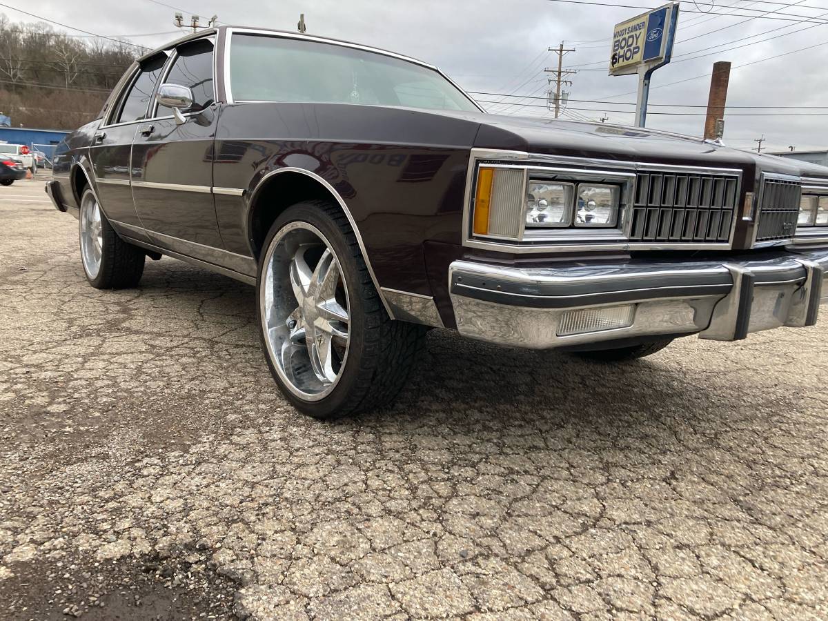 Oldsmobile-Delta-88-1981-127138-3