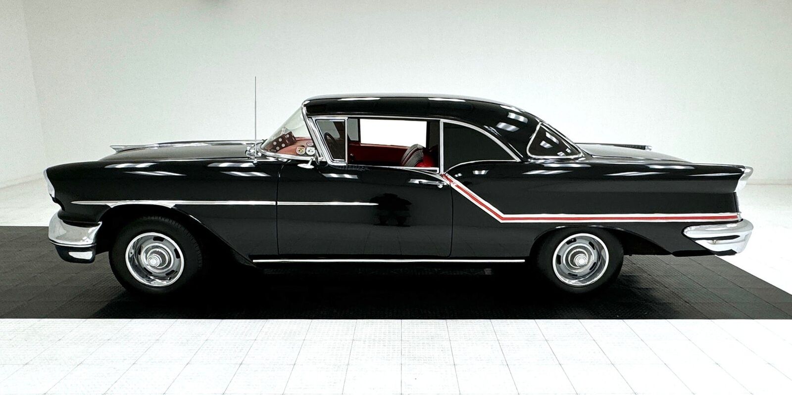 Oldsmobile-Eighty-Eight-1957-Black-Red-76894-1