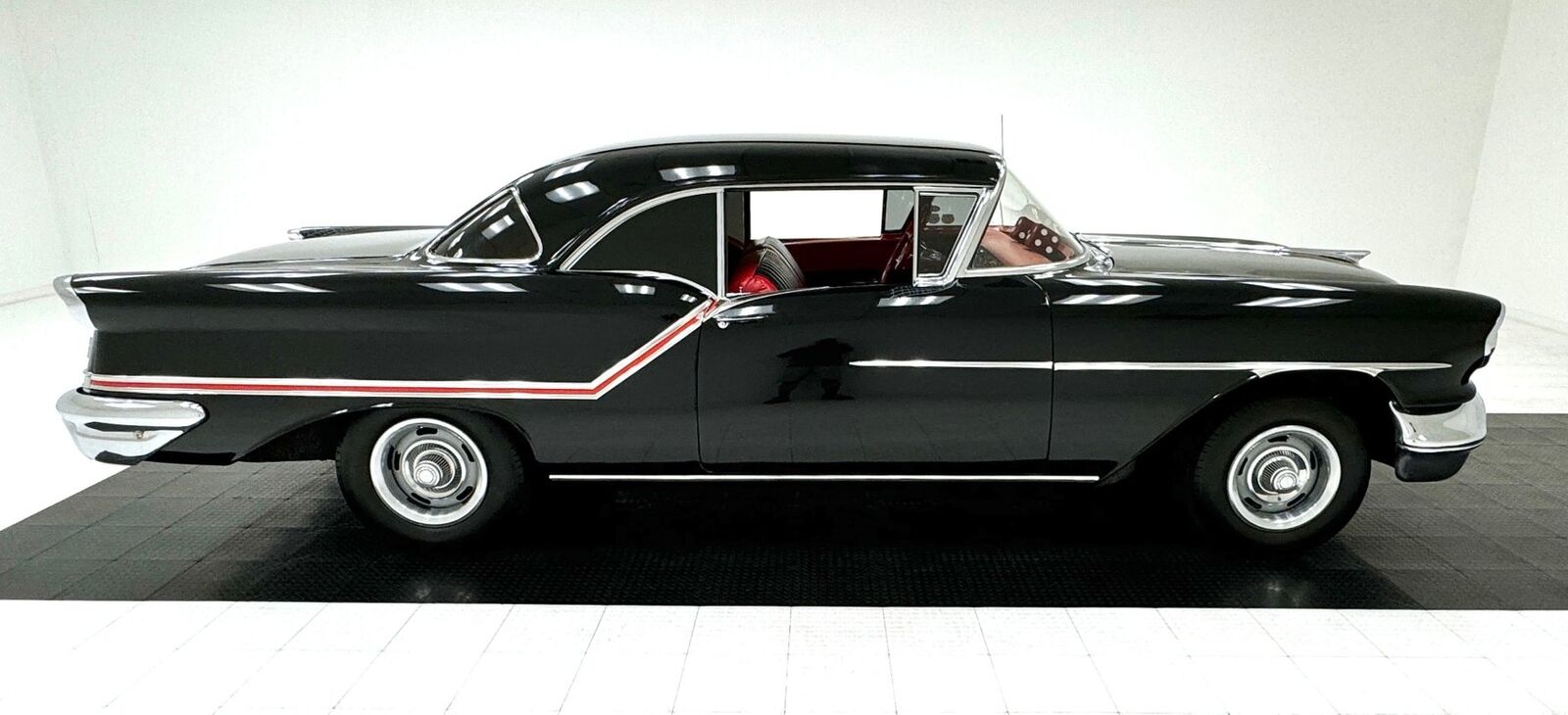 Oldsmobile-Eighty-Eight-1957-Black-Red-76894-5