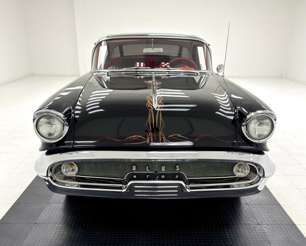 Oldsmobile-Eighty-Eight-1957-Black-Red-76894-7