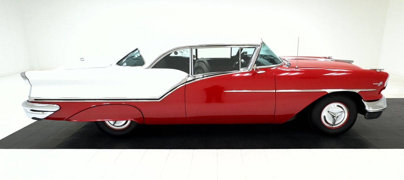 Oldsmobile-Eighty-Eight-1957-Red-Black-158694-5