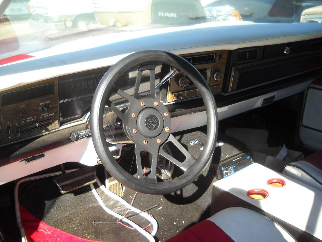 Oldsmobile-Eighty-Eight-Cabriolet-1975-Red-Red-29480-4