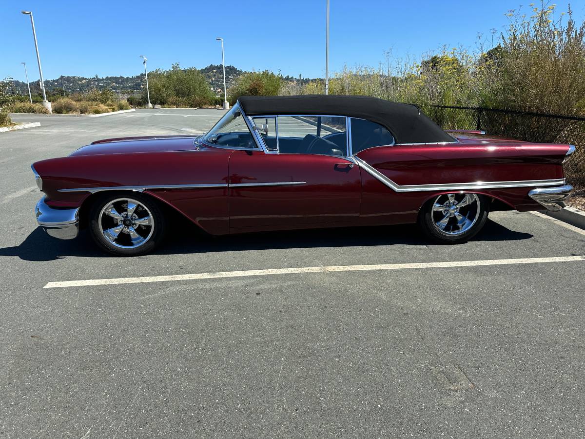 Oldsmobile-Golden-rocket-88-convertible-1957