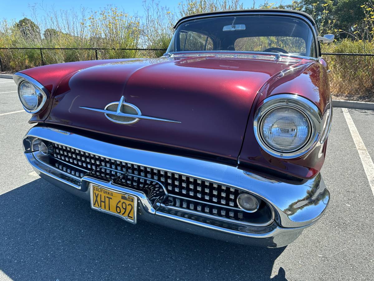 Oldsmobile-Golden-rocket-88-convertible-1957-3