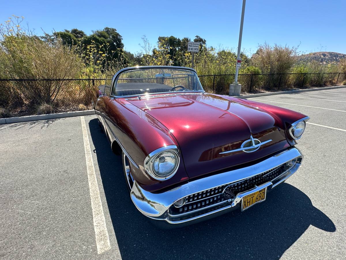 Oldsmobile-Golden-rocket-88-convertible-1957-4