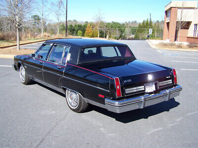 Oldsmobile-Ninety-Eight-Berline-1981-Black-Red-110287-1