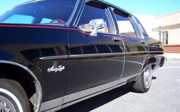 Oldsmobile-Ninety-Eight-Berline-1981-Black-Red-110287-23