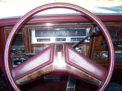 Oldsmobile-Ninety-Eight-Berline-1981-Black-Red-110287-9