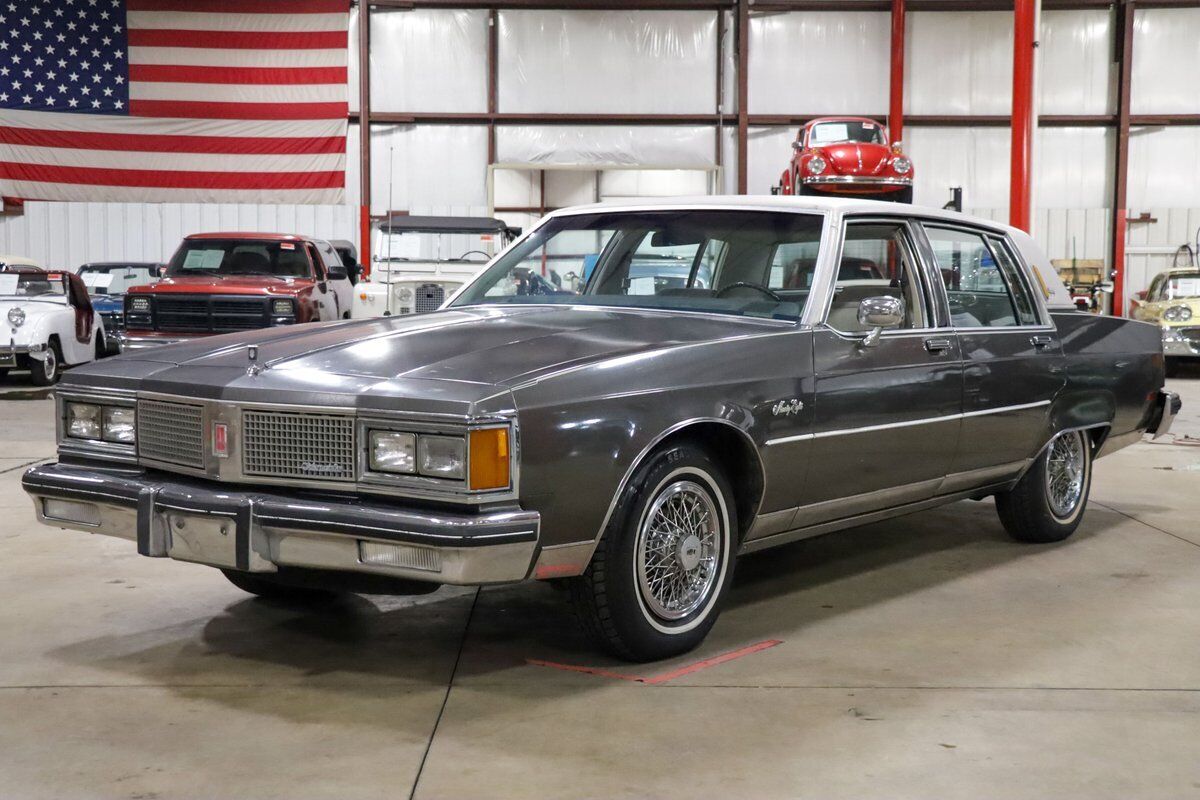 Oldsmobile Ninety-Eight Berline 1984 à vendre