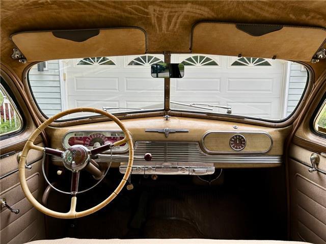 Oldsmobile-Series-76-1941-Black-Tan-57563-11