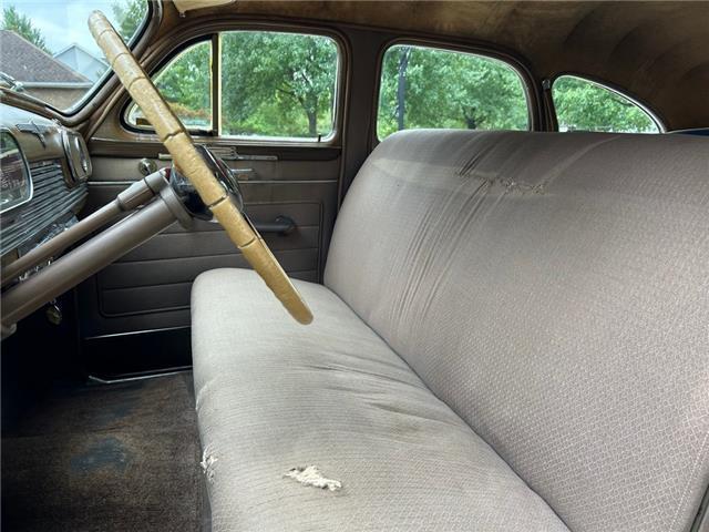 Oldsmobile-Series-76-1941-Black-Tan-57563-13