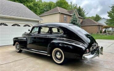 Oldsmobile-Series-76-1941-Black-Tan-57563-6