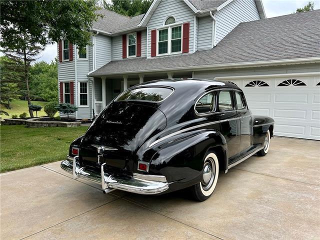 Oldsmobile-Series-76-1941-Black-Tan-57563-8