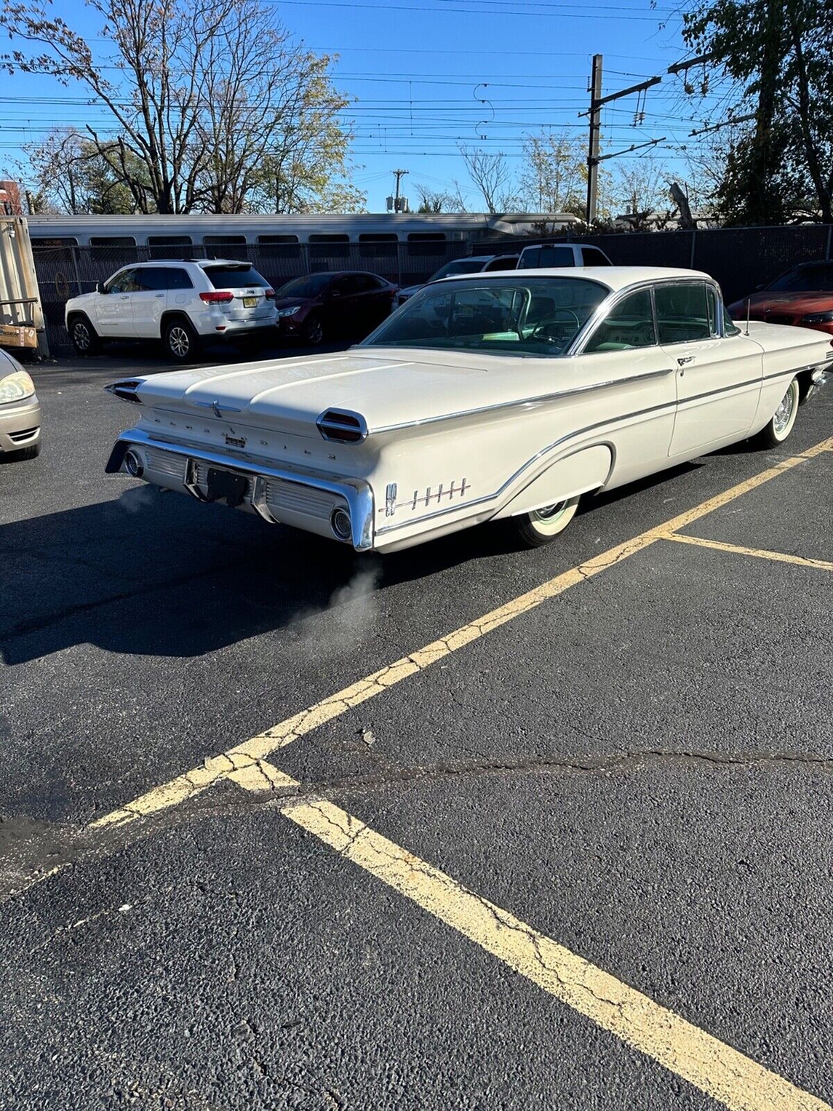 Oldsmobile-Super-88-Coupe-1960-White-9978-1