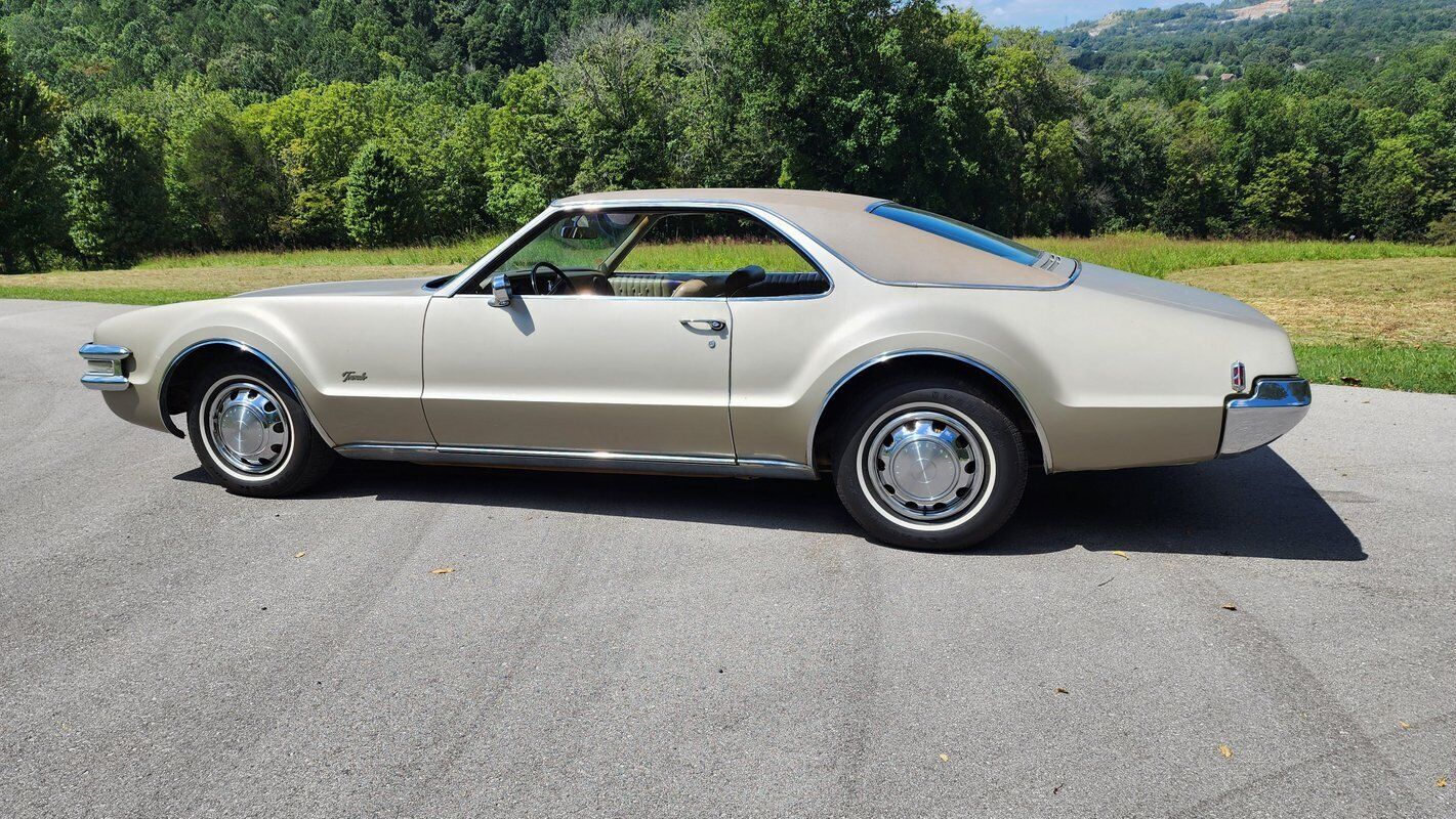 Oldsmobile-Toronado-Awesome-Survivor-1968-10