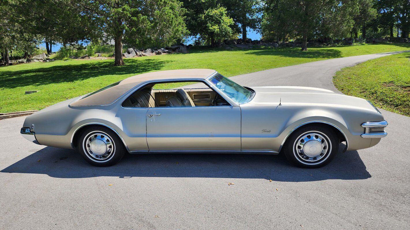 Oldsmobile-Toronado-Awesome-Survivor-1968-13