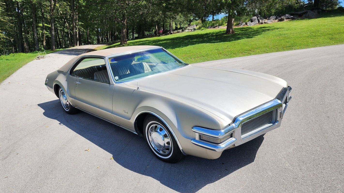 Oldsmobile-Toronado-Awesome-Survivor-1968-17