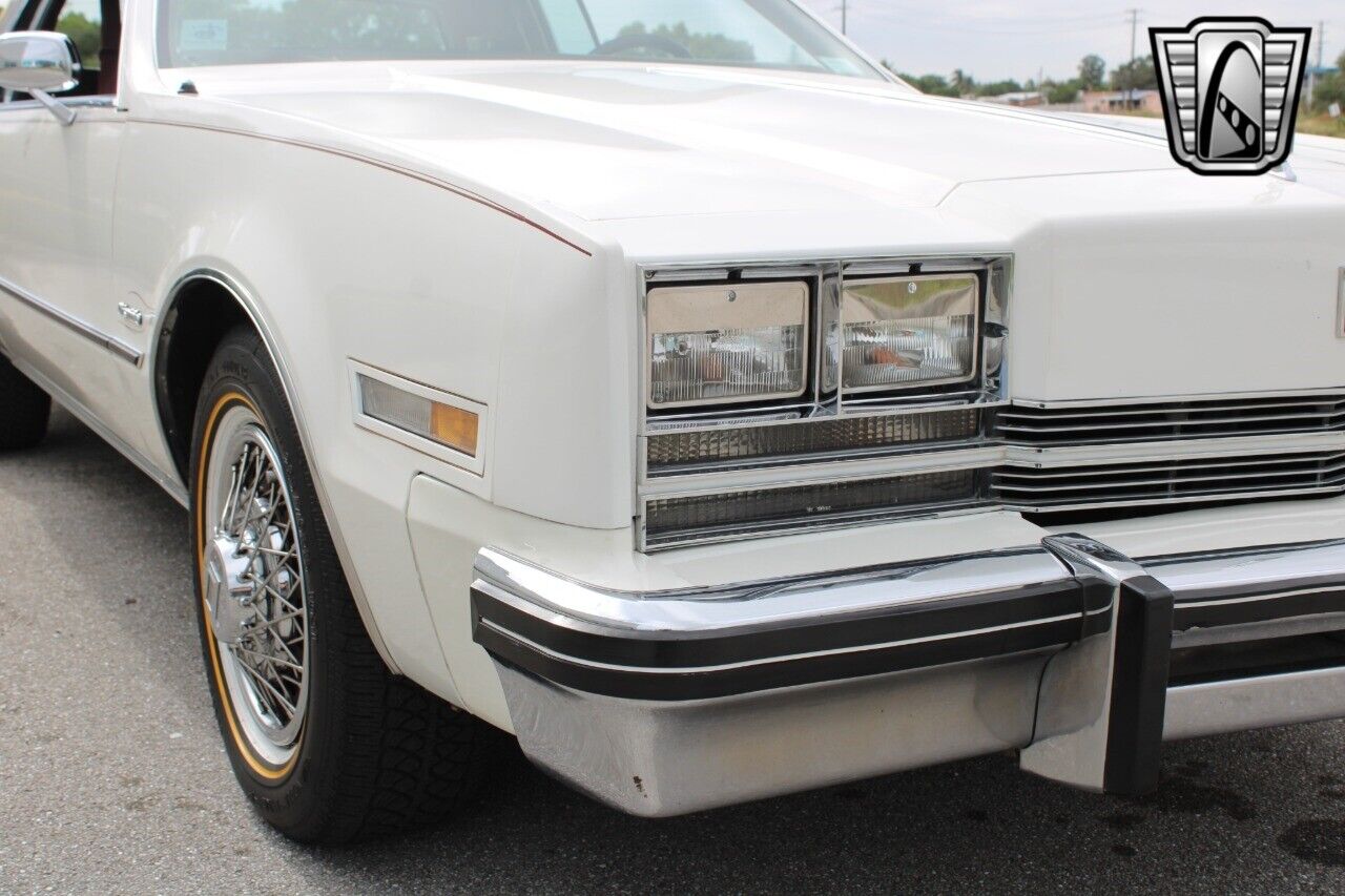 Oldsmobile-Toronado-Coupe-1984-2