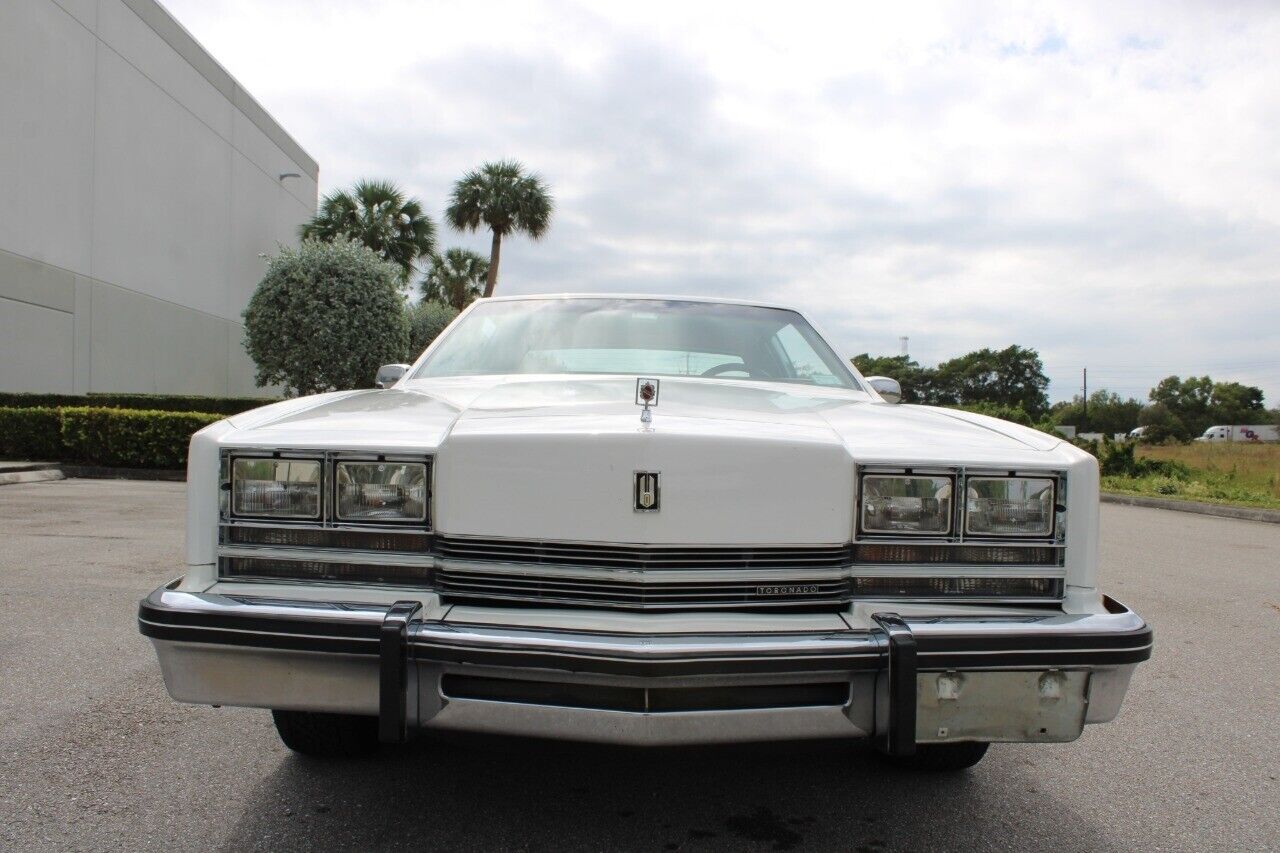 Oldsmobile-Toronado-Coupe-1984-8