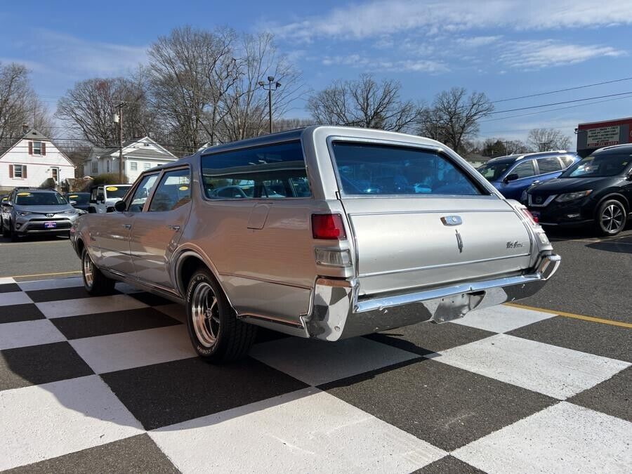 Oldsmobile-Vista-Cruiser-Break-1968-10