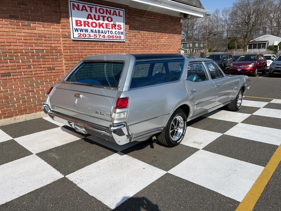 Oldsmobile-Vista-Cruiser-Break-1968-2