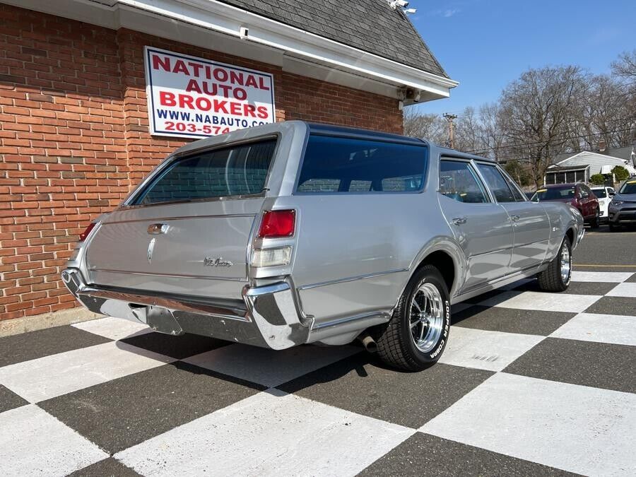 Oldsmobile-Vista-Cruiser-Break-1968-9