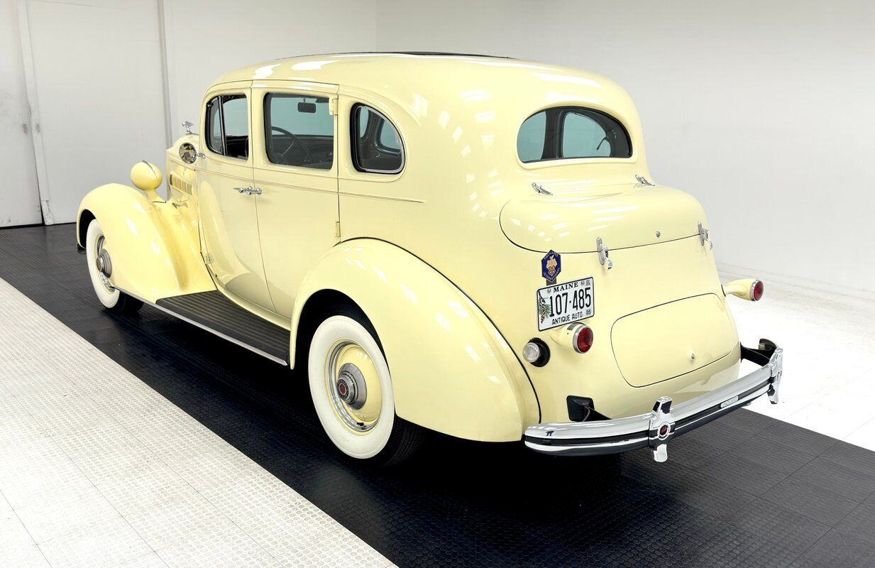 Packard-120-Series-Berline-1936-Packard-Cream-Tan-67092-2