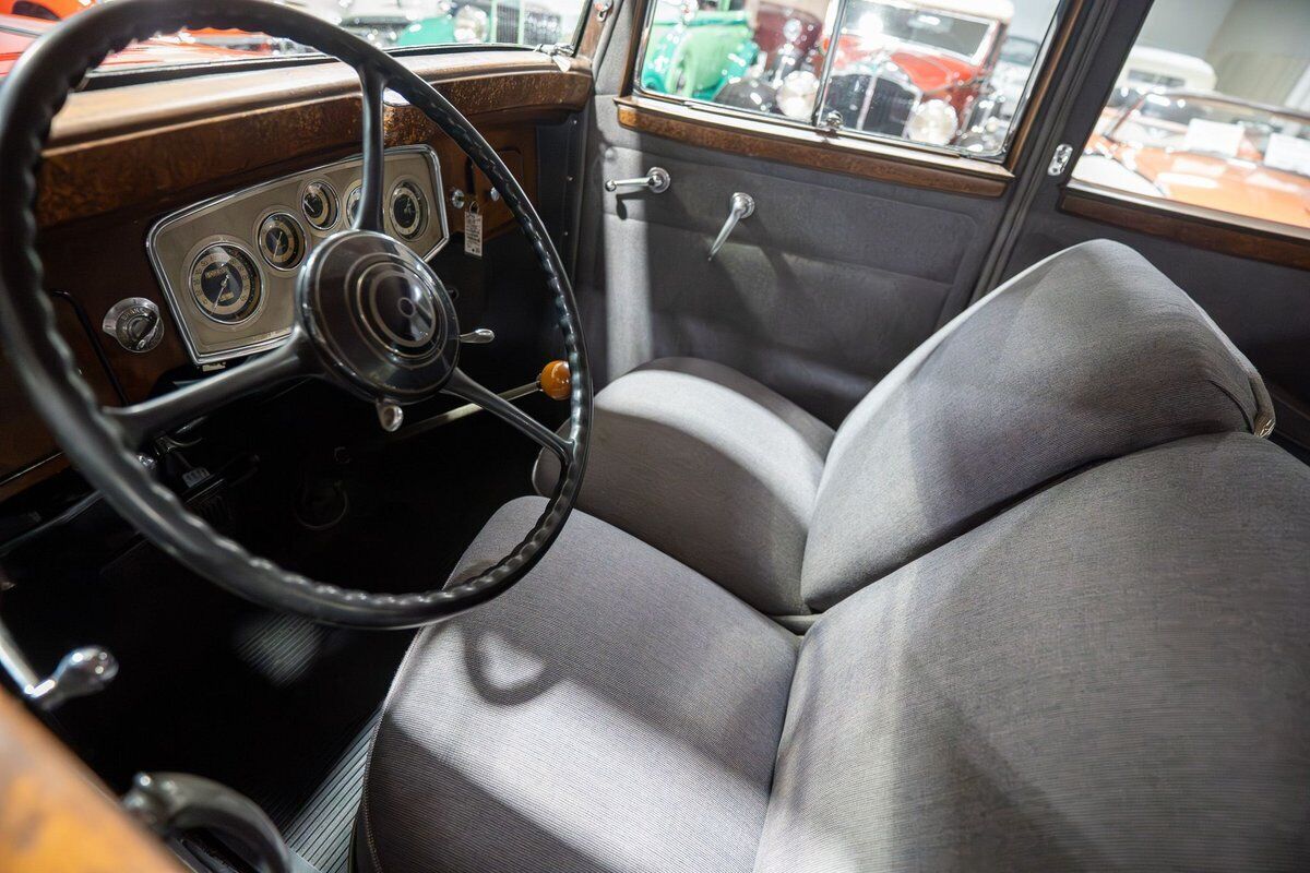 Packard-Eight-Coupe-1933-Black-Gray-145304-1