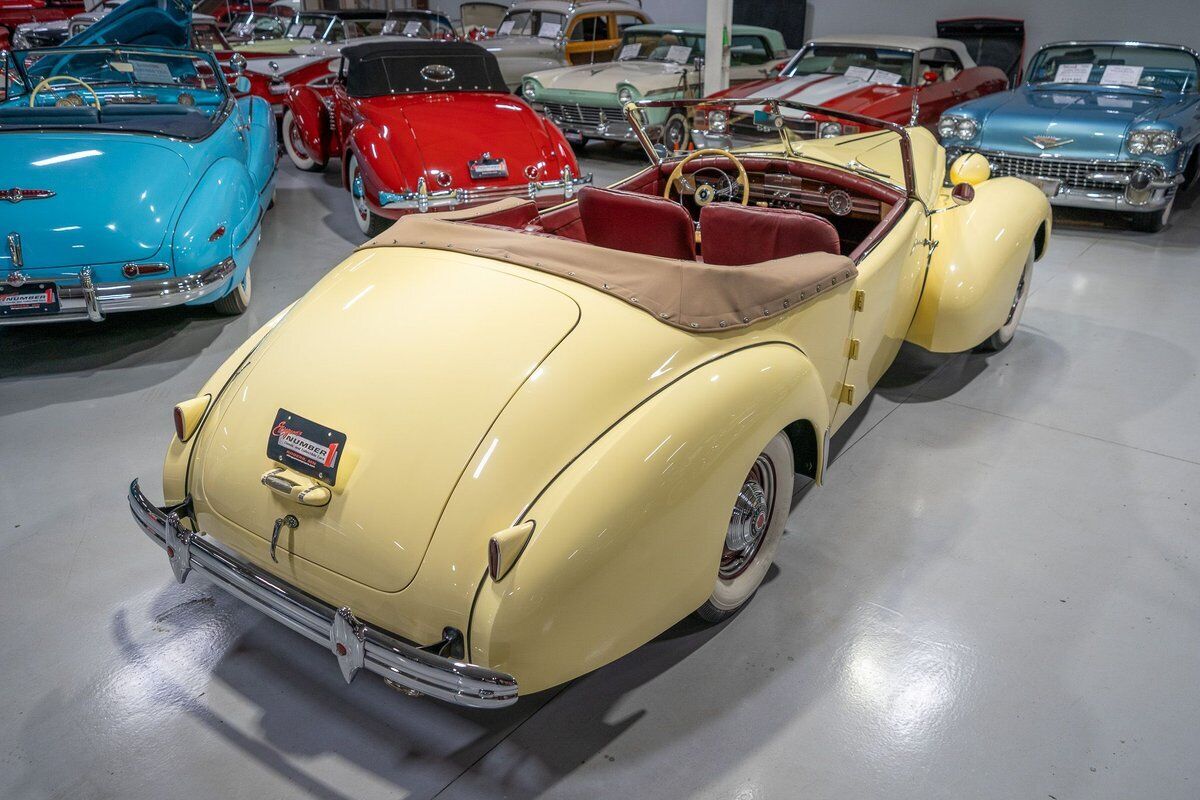 Packard-Series-1701-One-Twenty-Darrin-Cabriolet-1939-Packard-Ivory-Burgundy-71463-8