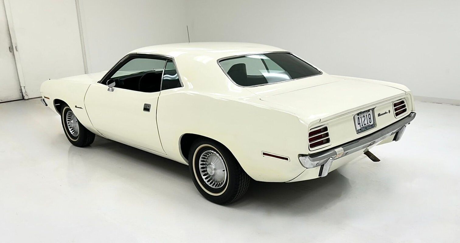 Plymouth-Barracuda-1970-White-Black-56552-2