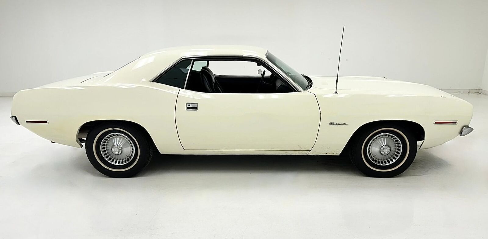 Plymouth-Barracuda-1970-White-Black-56552-5